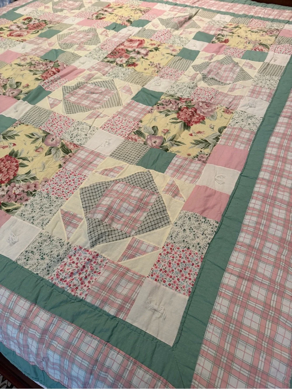 Vintage cottagecore floral plaid patchwork hand tied quilt 83”x80” country style